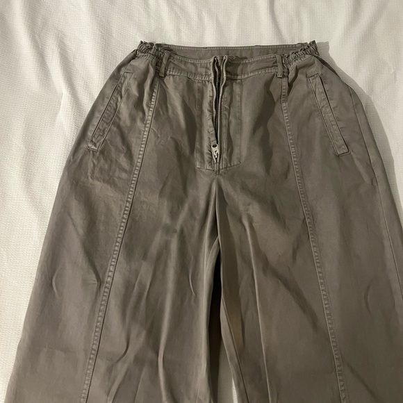 SKIMS Gray Cargo Pants - Picture 2 of 3